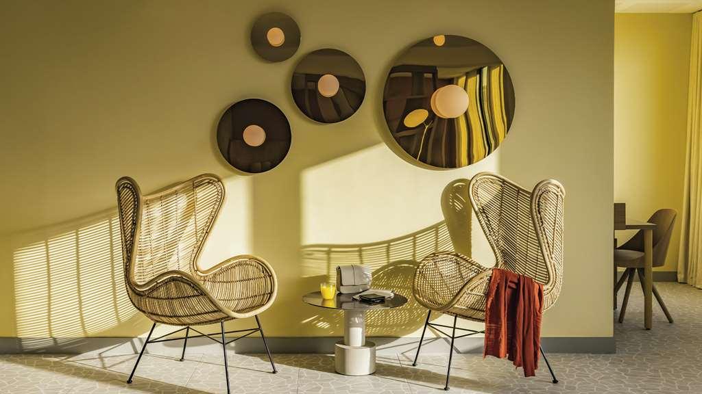 Okko Hotels Nice Aeroport Restoran gambar